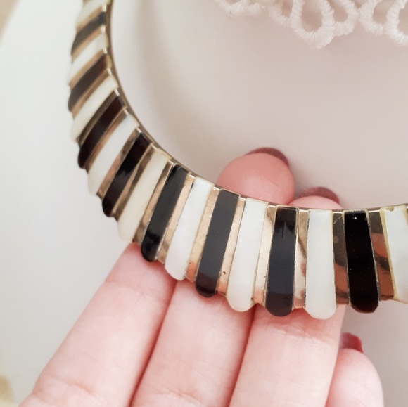 Vintage brass and mother of pearl choker necklace - Picture 6 of 8